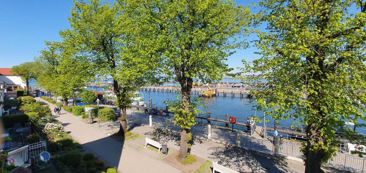 Warnemuende Am Alten Strom Rostock