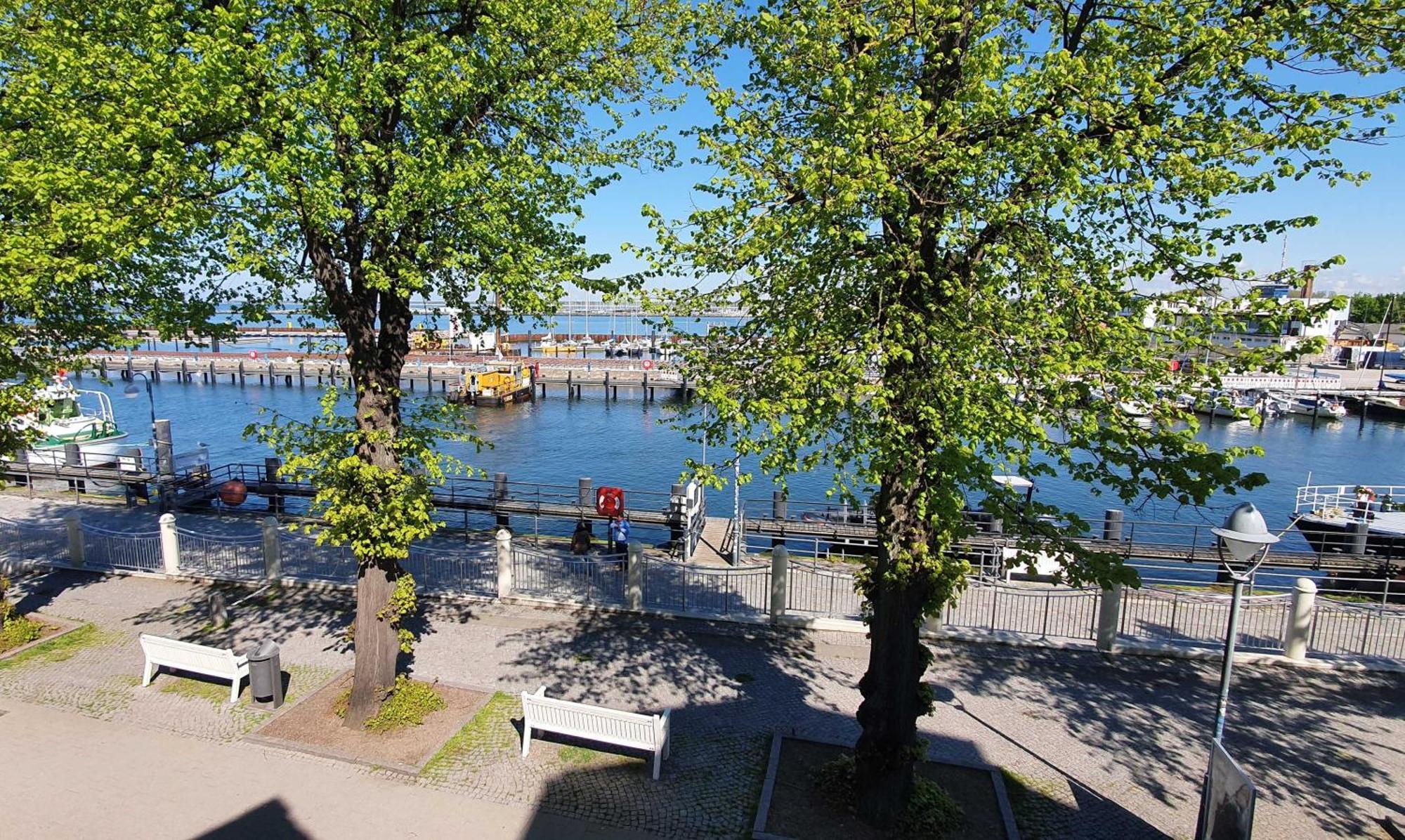 Warnemuende Am Alten Strom Rostock